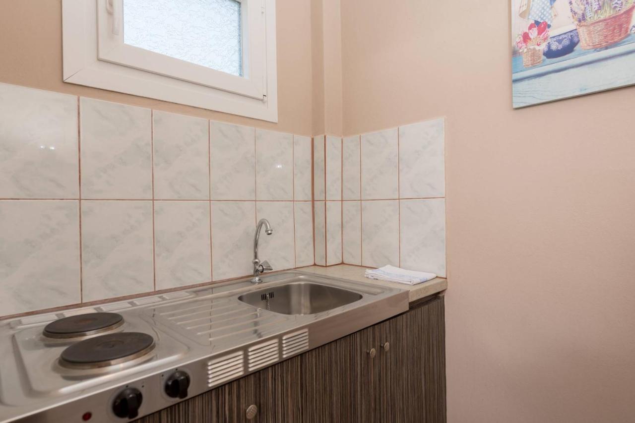 Dimitreli Eleni Studios Koinira Luaran gambar