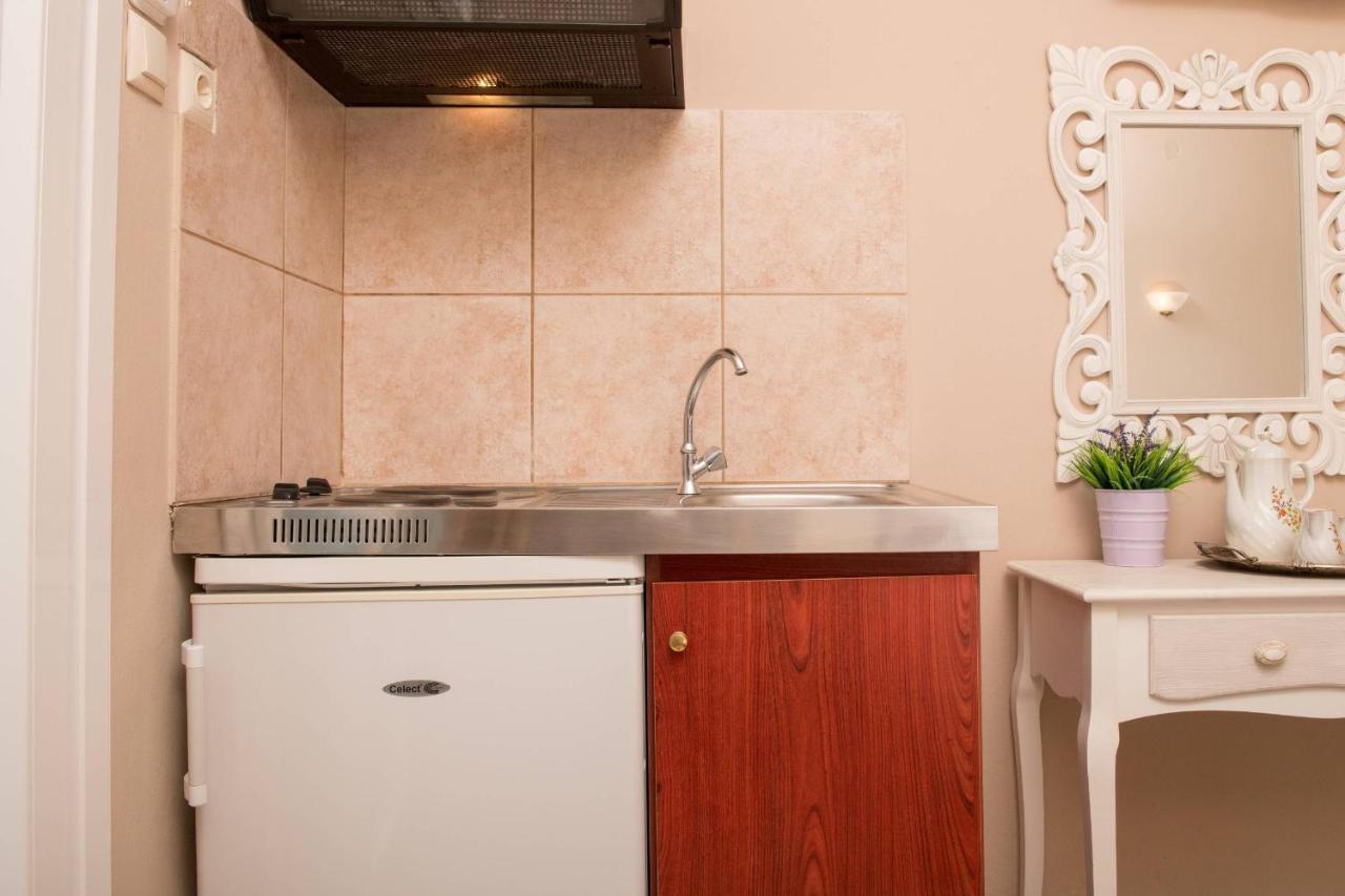 Dimitreli Eleni Studios Koinira Luaran gambar